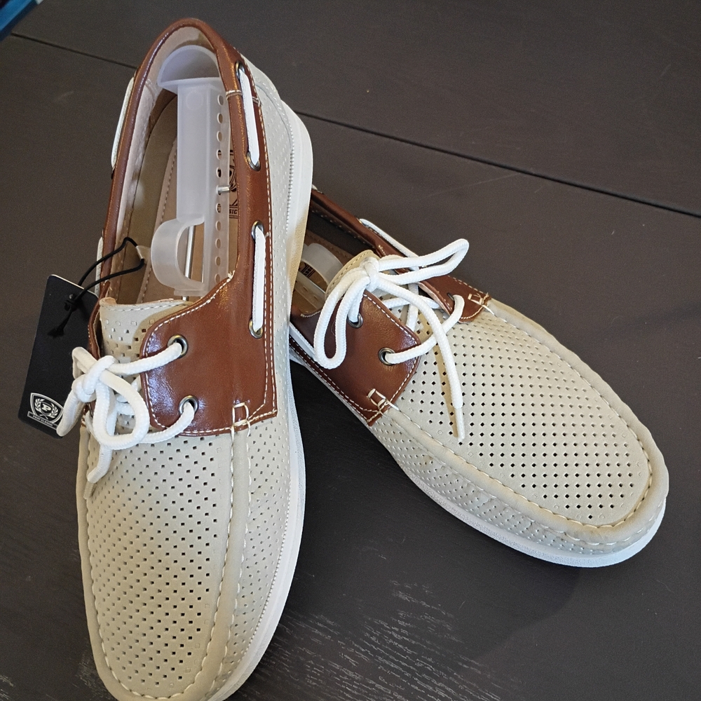 Elegant Men's Perforated Boat Shoes in Cream and Brown Men's 9.5M NWT